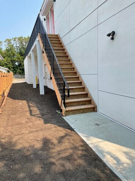 12904 116 St NW, Edmonton, AB à louer - Photo de l’immeuble – Image 3 sur 22