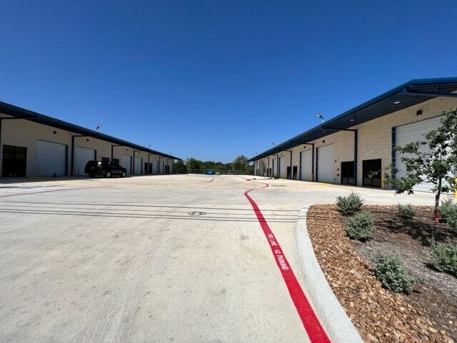 13215 Judson Rd, San Antonio, TX à louer - Photo de l’immeuble – Image 3 sur 17