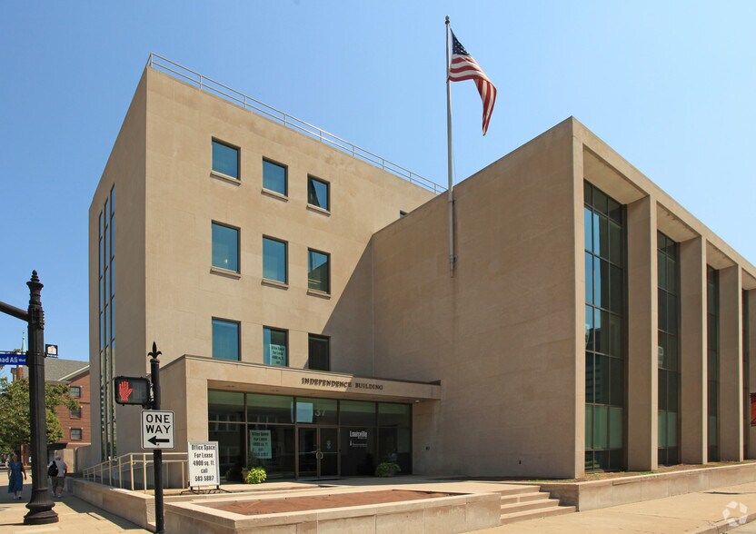137 W Muhammad Ali Blvd, Louisville, KY à louer - Photo principale – Image 1 sur 10
