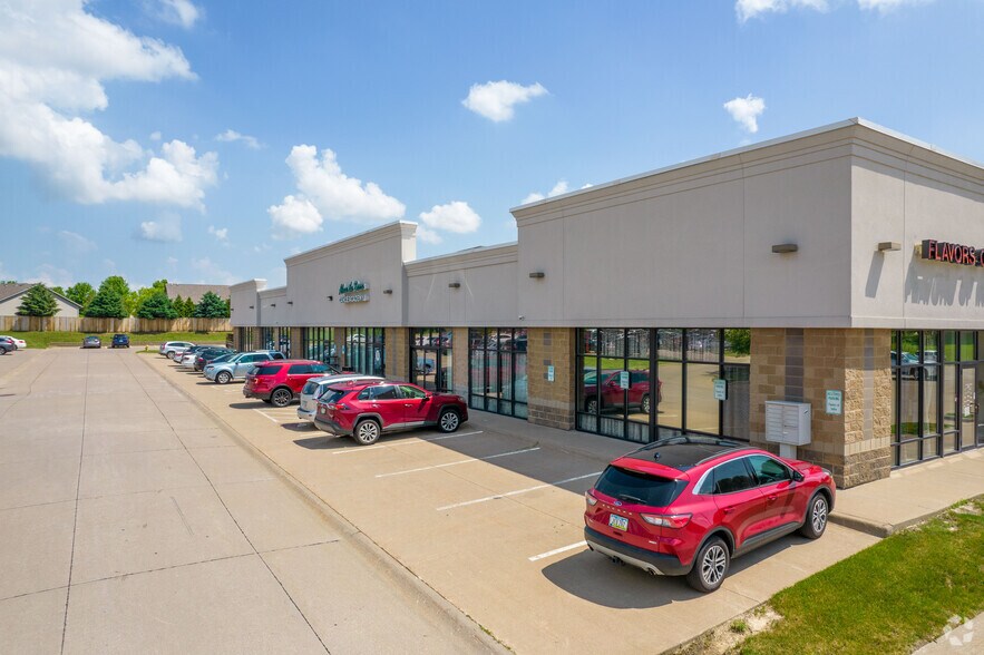 2660 E 53rd St, Davenport, IA à louer - Photo de l’immeuble – Image 3 sur 5