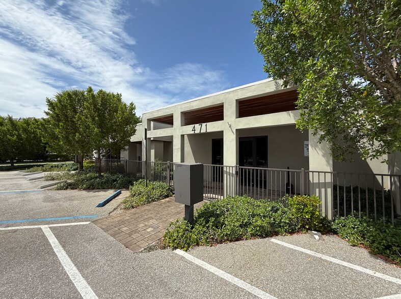 469 Spencer Dr, West Palm Beach, FL à louer - Photo de l’immeuble – Image 2 sur 30