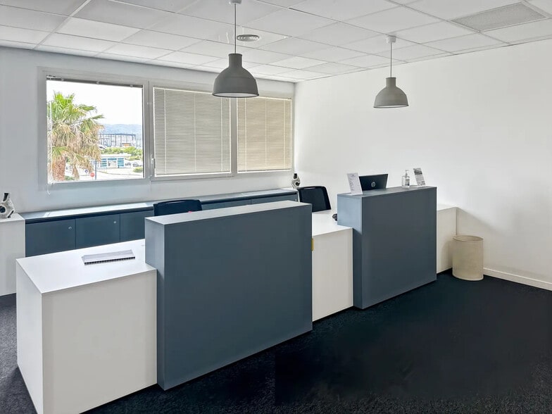 1 Avenue Jacqueline Auriol, Marignane à louer - Photo de l’immeuble – Image 3 sur 35