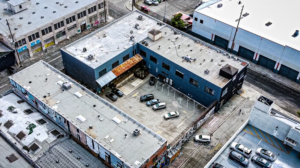 932 Wilson St, Los Angeles, CA à louer - Photo de l’immeuble – Image 3 sur 55