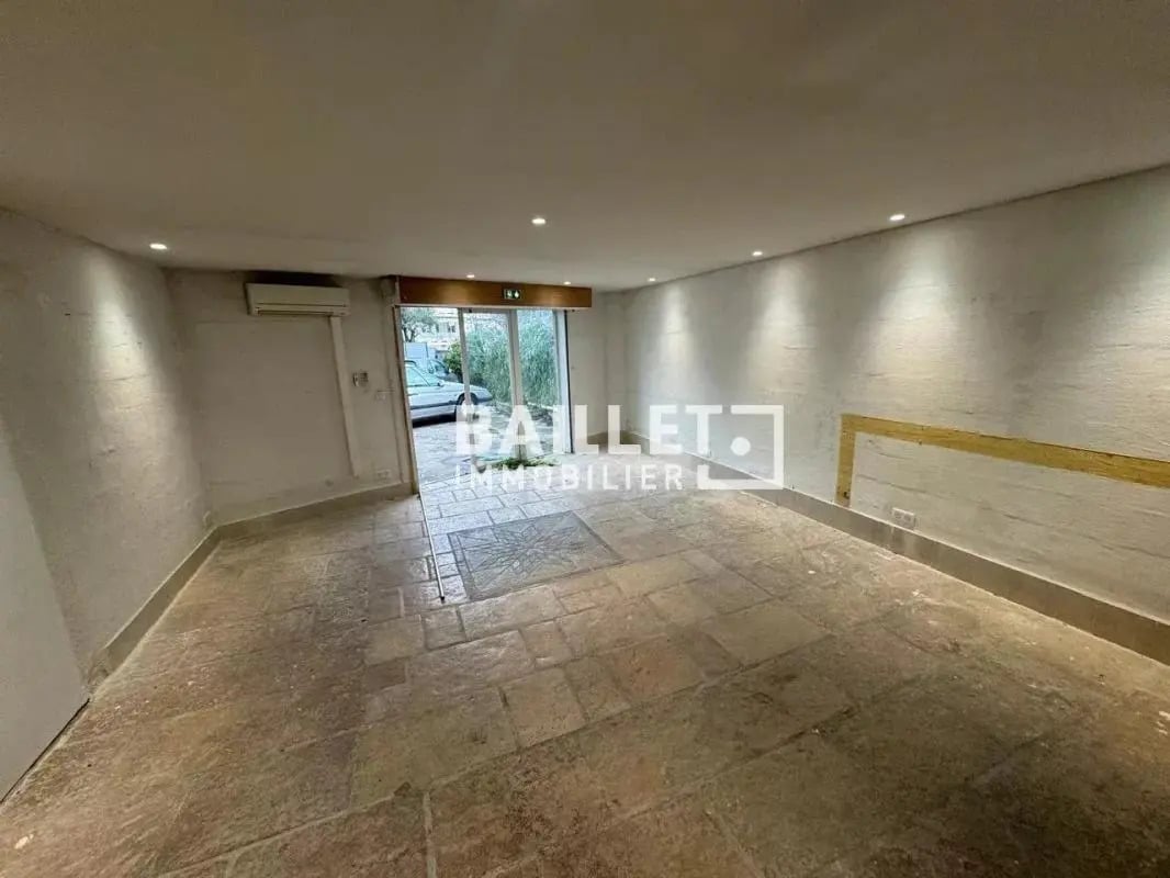 Local commercial dans Grasse à louer Photo de l’immeuble– Image 1 sur 9