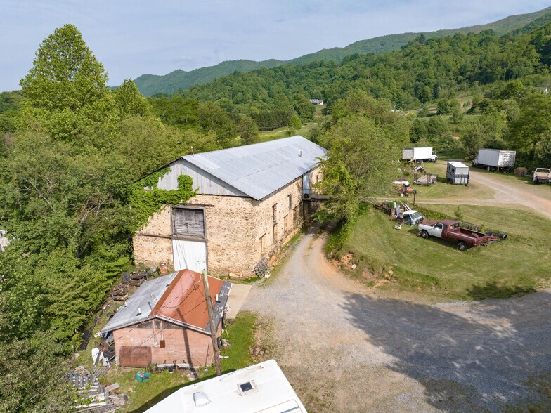 94 Providence Pl, Waynesville, NC à vendre - Photo de l’immeuble – Image 2 sur 36