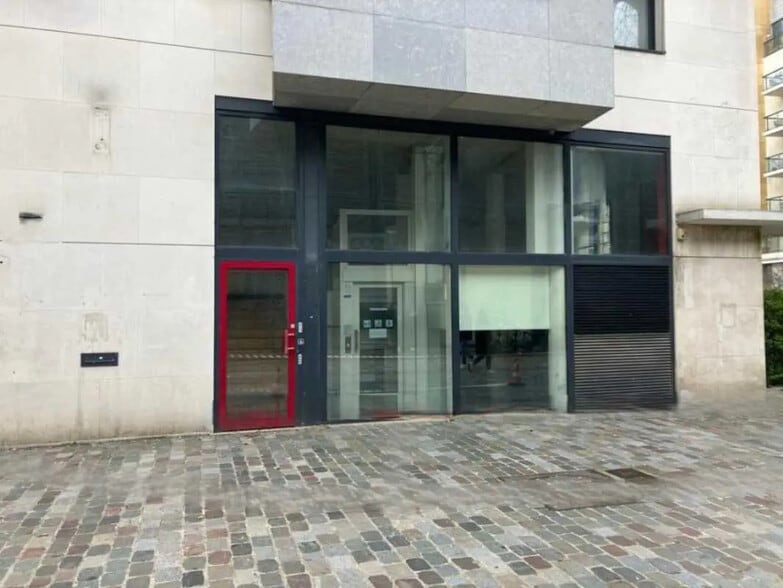 41 Rue François Truffaut, Paris à louer - Photo de l’immeuble – Image 1 sur 6