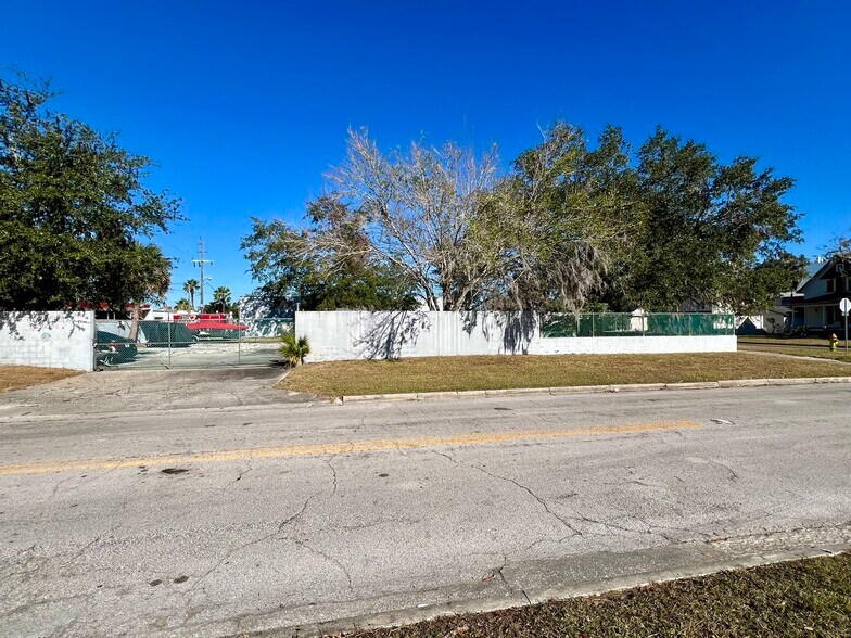 120 Laurel Dr, Sanford, FL à vendre - Photo de l’immeuble – Image 3 sur 14