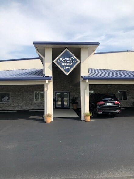 3240 Airfield Dr E, Lakeland, FL à louer - Photo principale – Image 1 sur 4