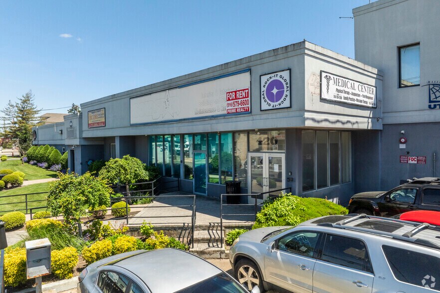 420 Doughty Blvd, Inwood, NY à vendre - Photo de l’immeuble – Image 2 sur 8