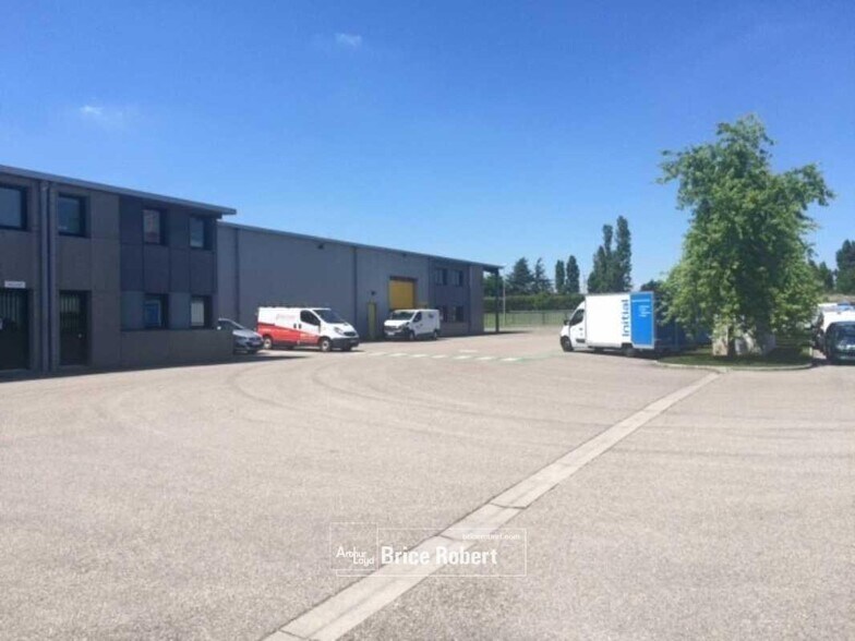 Bureau dans Vaulx-en-Velin à louer - Photo de l’immeuble – Image 3 sur 4