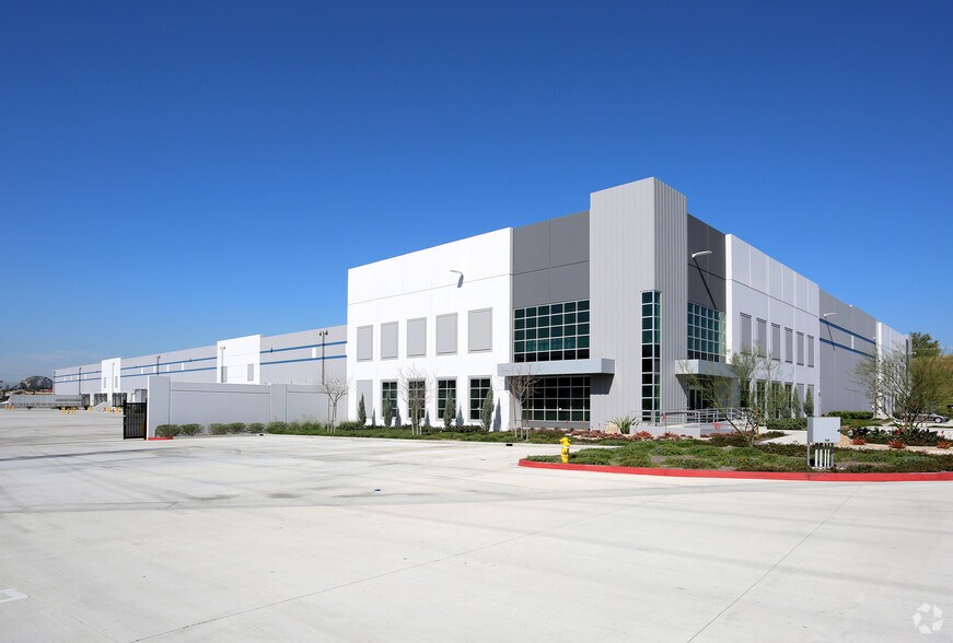 2053 Miguel Bustamante Pky, Colton, CA à louer - Photo de l’immeuble – Image 3 sur 3