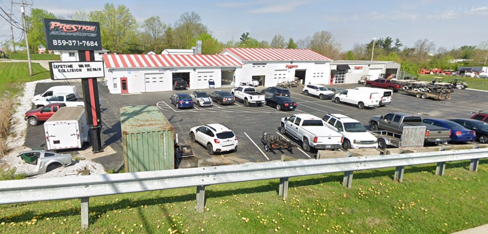 136 Shoemaker Ln, Florence, KY à vendre - Photo de l’immeuble – Image 1 sur 4