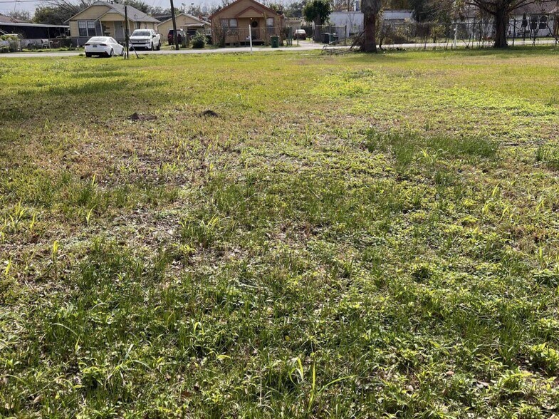 121-123 Van Molan St, Houston, TX à vendre - Photo de l’immeuble – Image 3 sur 9