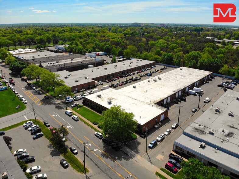 195 Central Ave, Farmingdale, NY à louer - Photo de l’immeuble – Image 3 sur 14