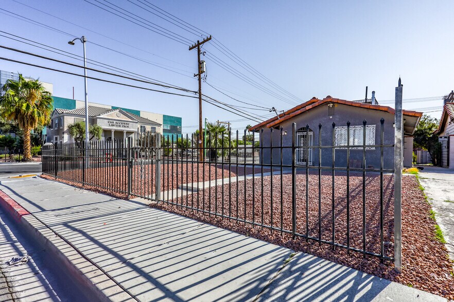 1000 Garces Ave, Las Vegas, NV à louer - Photo de l’immeuble – Image 1 sur 40