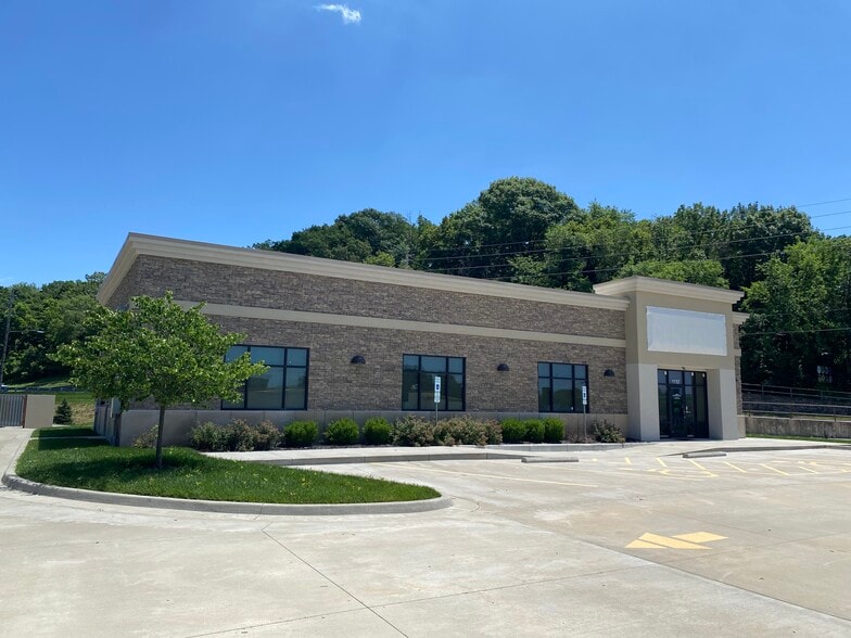 1132 W Kansas St, Liberty, MO à louer - Photo de l’immeuble – Image 2 sur 5
