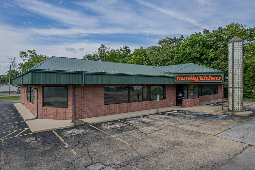 612 W Main St, Salem, IL à louer - Photo de l’immeuble – Image 3 sur 14