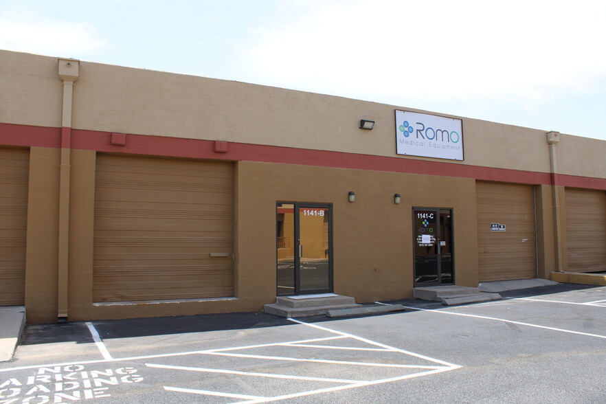 1121 Larry Mahan Dr, El Paso, TX à louer - Photo de l’immeuble – Image 3 sur 5