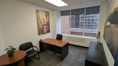 120 Eglinton Ave E, Toronto, ON à louer Photo intérieure– Image 2 sur 12