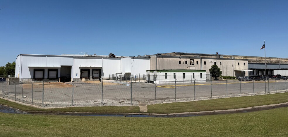 1651 S Airport Rd, West Memphis, AR à louer - Photo de l’immeuble – Image 1 sur 7