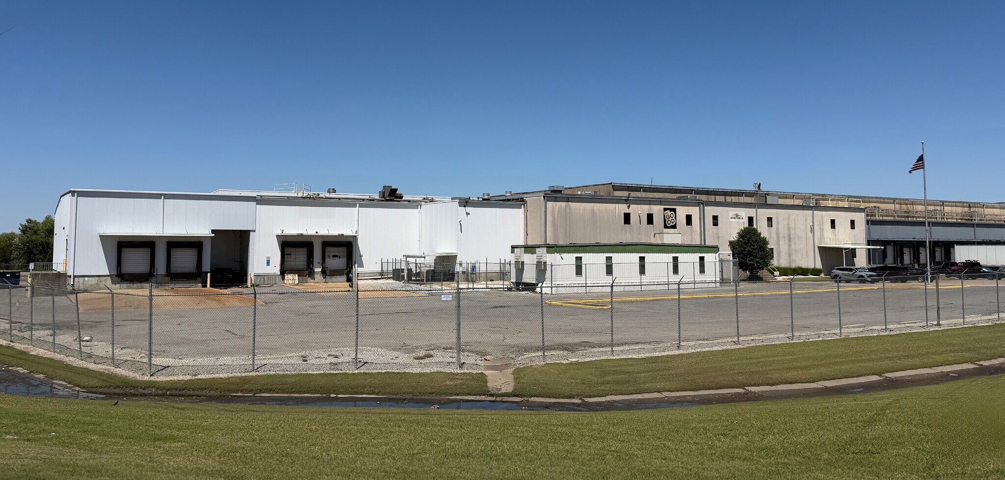 1651 S Airport Rd, West Memphis, AR à louer Photo de l’immeuble– Image 1 sur 8