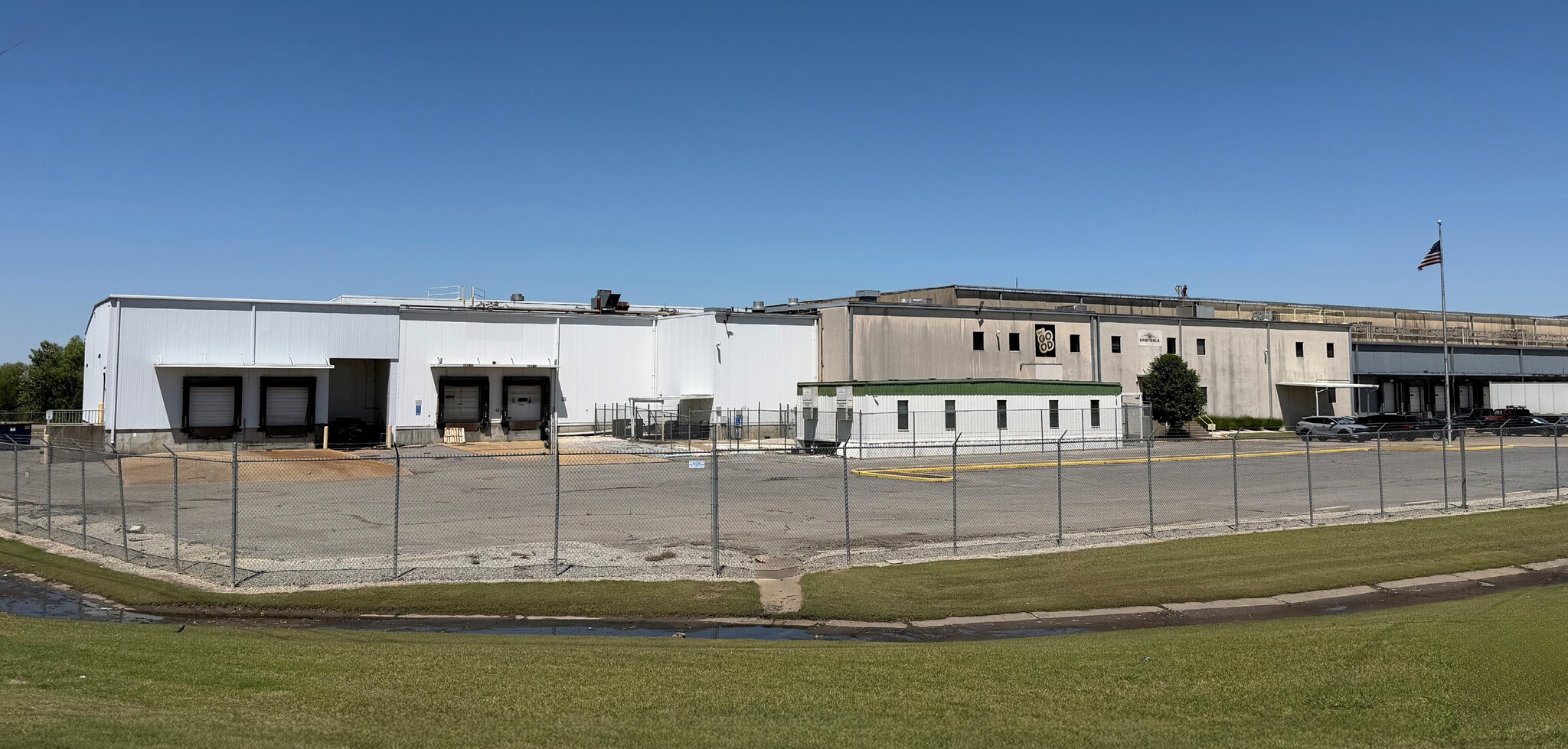 1651 S Airport Rd, West Memphis, AR à louer Photo de l’immeuble– Image 1 sur 7