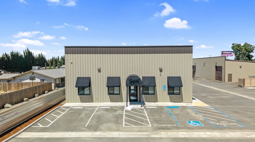 2144 E Pacific Ave, Tulare, CA à louer - Photo de l’immeuble – Image 3 sur 12