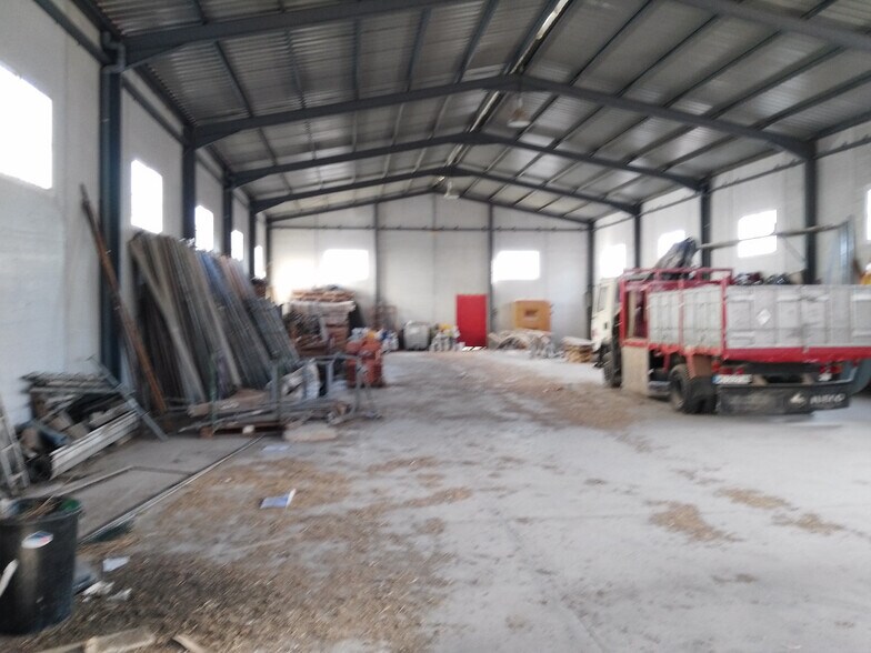 Industriel/Logistique dans Calasparra à vendre - Photo de l’immeuble – Image 3 sur 15