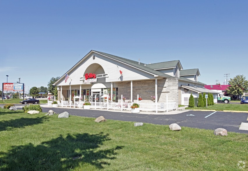 2.5 Acre Corner Commercial portefeuille de 2 biens à vendre sur LoopNet.fr - Photo de l’immeuble – Image 1 sur 4