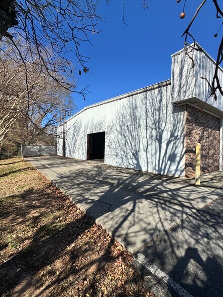 1404 S Lafayette St, Shelby, NC à louer - Photo de l’immeuble – Image 3 sur 19