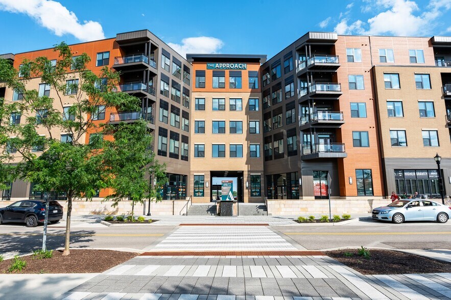 10250 Gateway Pl, Blue Ash, OH à louer - Photo de l’immeuble – Image 2 sur 7