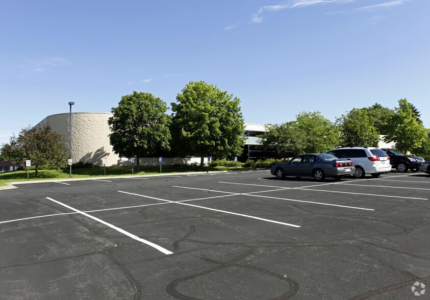 1395 Commerce Dr, Eagan, MN à vendre - Photo principale – Image 1 sur 10