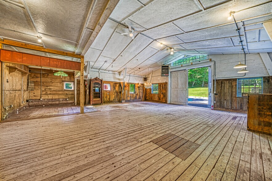 Prospect Hill Estate 14.3 +/- Acres portefeuille de 4 biens à vendre sur LoopNet.fr - Photo de l’immeuble – Image 2 sur 68