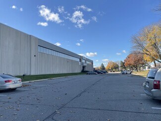 Plus de détails pour 1330 Courtneypark Dr E, Mississauga, ON - Industriel/Logistique à louer