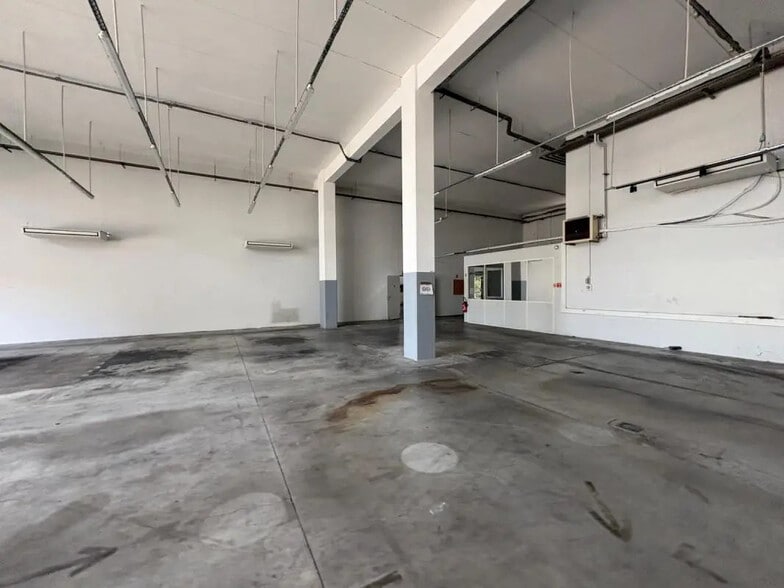 Local commercial dans Aubagne à louer - Photo de l’immeuble – Image 3 sur 9