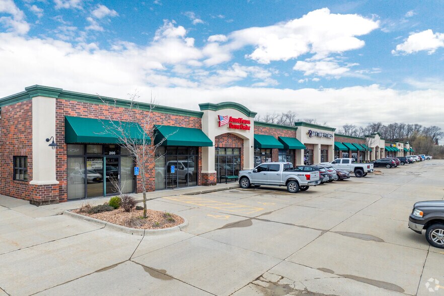 5921 SE 14th St, Des Moines, IA à louer - Photo principale – Image 1 sur 4