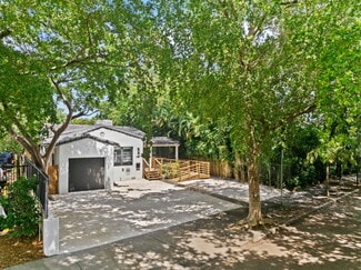 Plus de détails pour 5981 NE 6th Ave, Miami, FL - Bureau à vendre