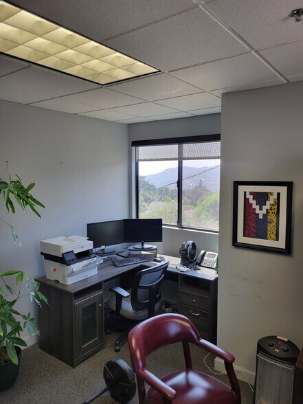 2626 Foothill Blvd, La Crescenta, CA à louer - Photo intérieure – Image 2 sur 23