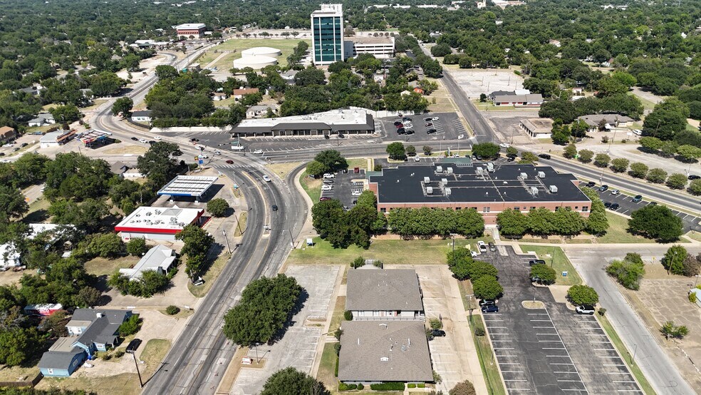 3400 Hillcrest Dr, Waco, TX à vendre - Photo de l’immeuble – Image 3 sur 19