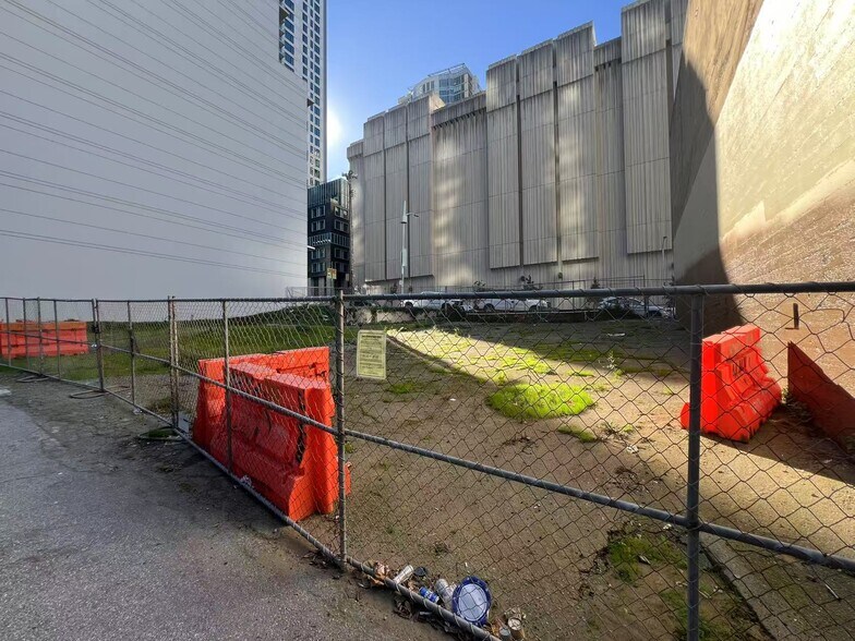 325 Fremont St, San Francisco, CA à vendre - Photo de l’immeuble – Image 3 sur 6