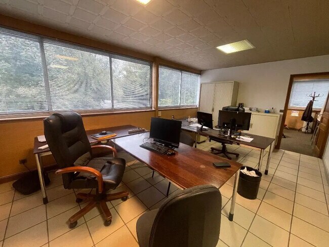 Plus de détails pour Bureau à louer