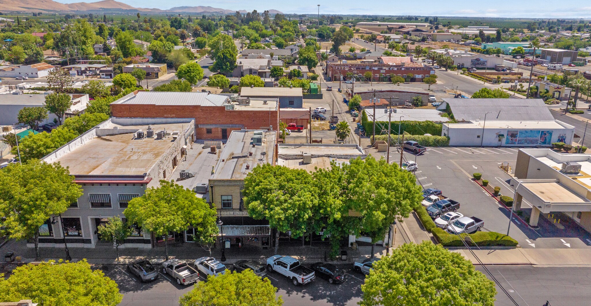 158-166 E Pine St, Exeter, CA à vendre Photo principale– Image 1 sur 4