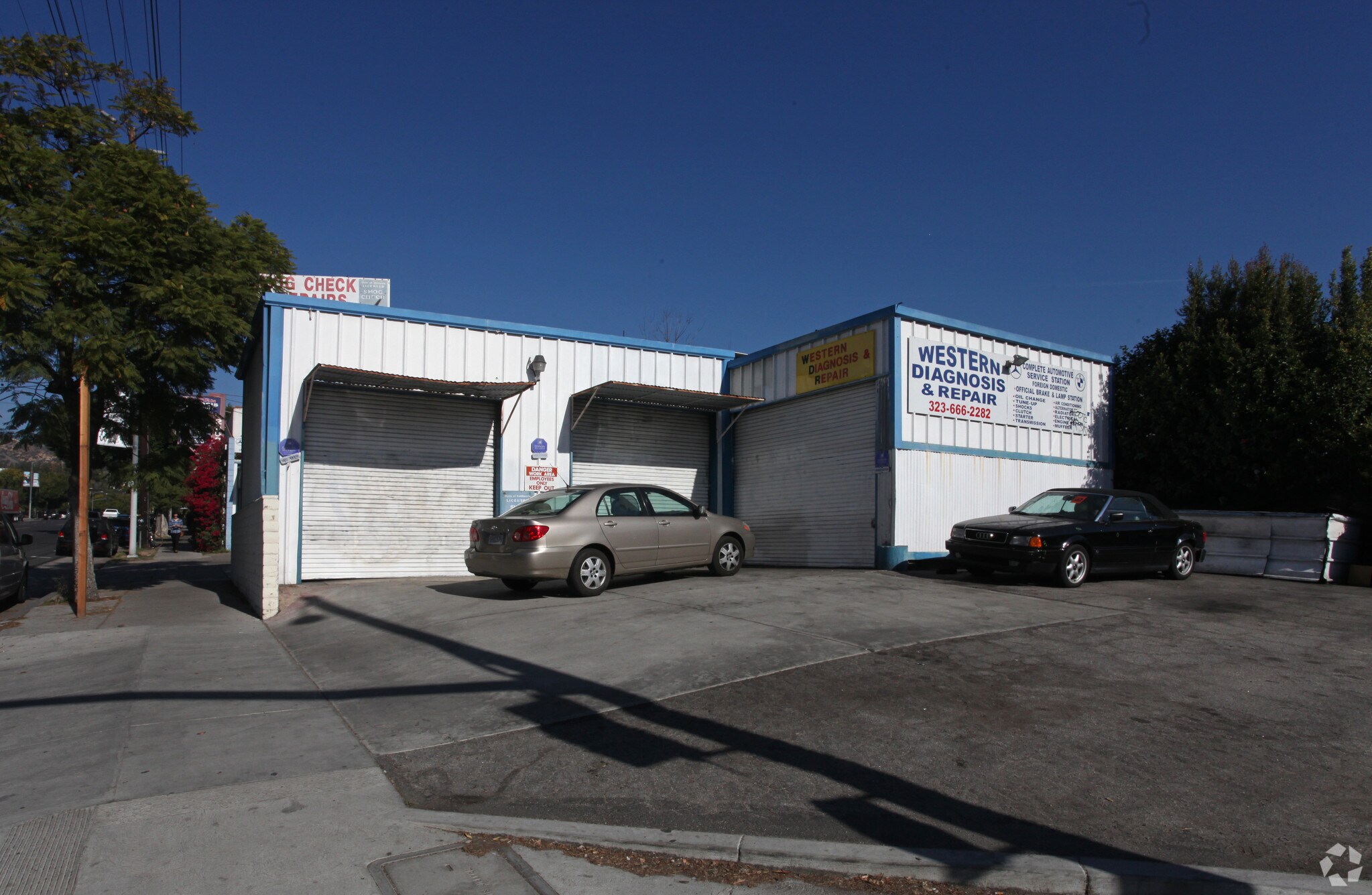 2000 Hillhurst Ave, Los Angeles, CA à louer Photo de l’immeuble– Image 1 sur 10