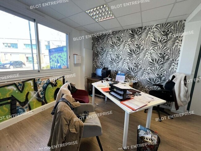 Plus de détails pour Local d’activités à vendre