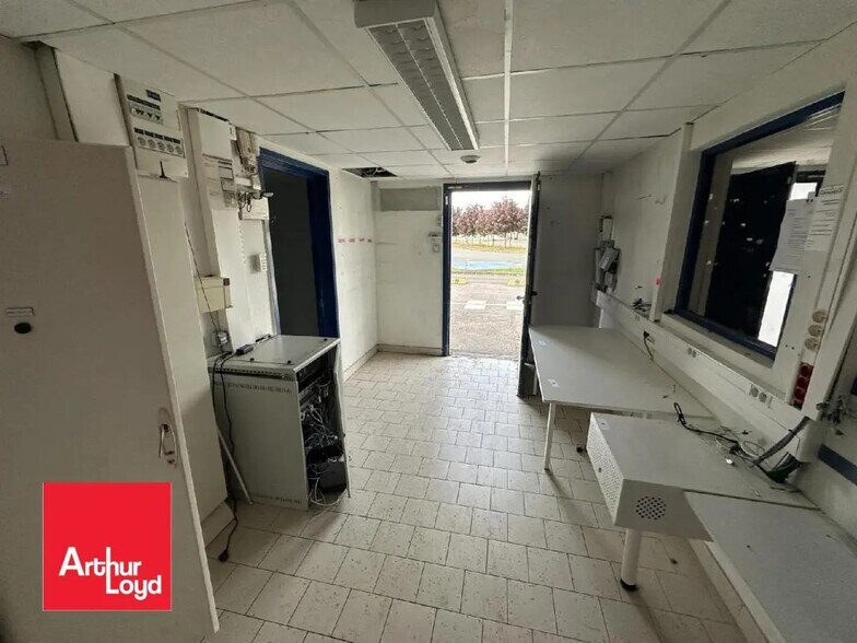 Local commercial dans Vernouillet à louer - Photo de l’immeuble – Image 3 sur 4