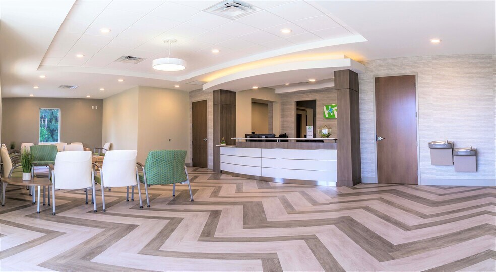 470 Malabar Rd SE, Palm Bay, FL à vendre - Photo intérieure – Image 3 sur 10