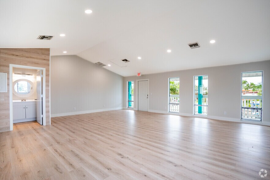 16387 S Tamiami Trl, Fort Myers, FL à louer - Photo de l’immeuble – Image 2 sur 9