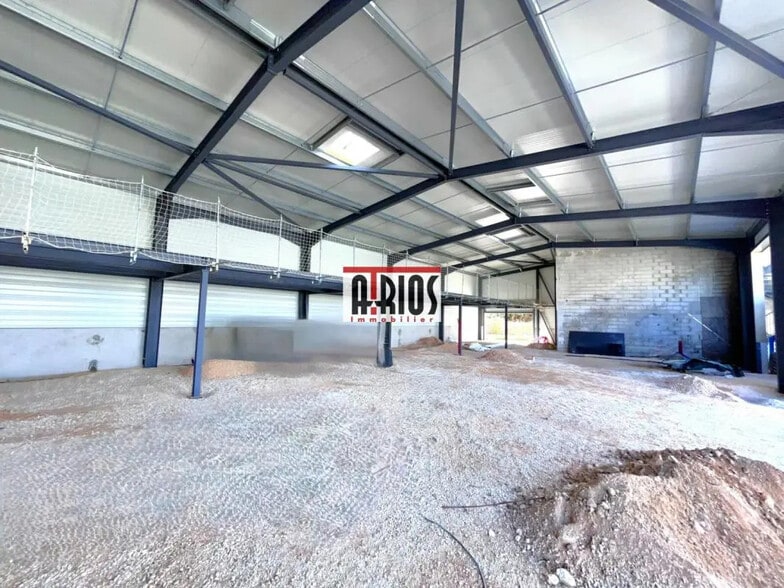 Industriel/Logistique dans LA MOUTONNE à louer - Photo de l’immeuble – Image 1 sur 2