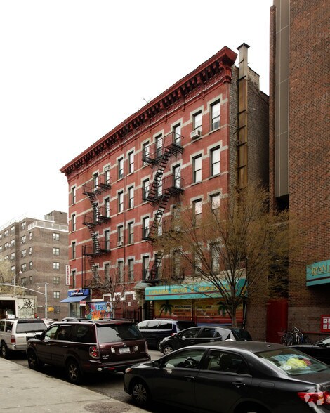 273 E 3rd St, New York, NY à louer - Photo de l’immeuble – Image 2 sur 3