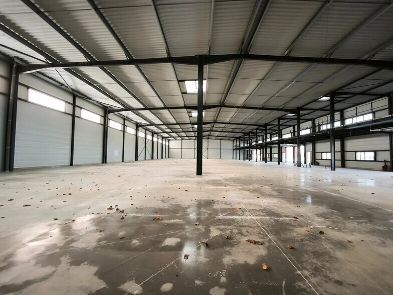 Local d'activités dans Moisselles à vendre - Photo de l’immeuble – Image 2 sur 4